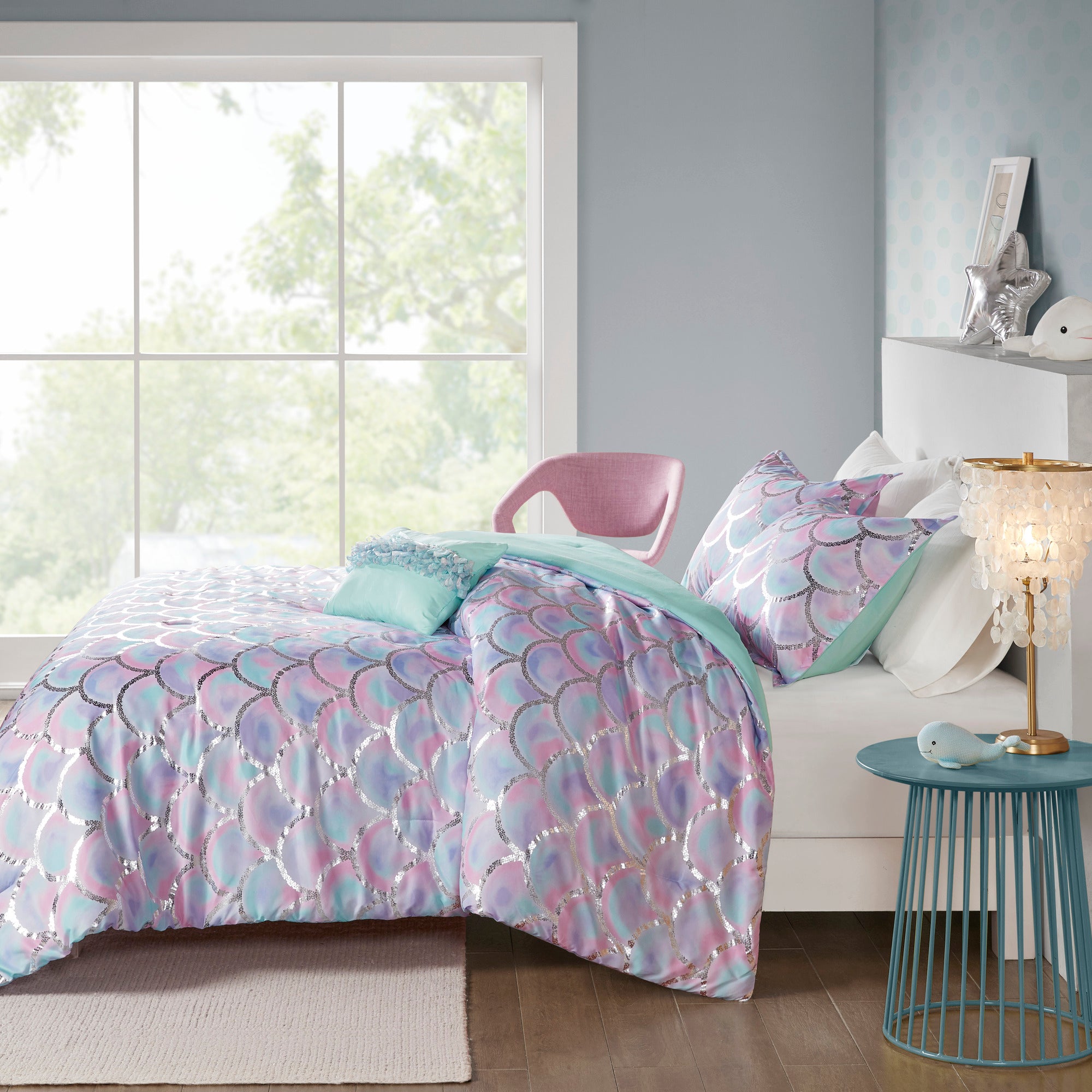 Twin/Twin XL 3-Piece Reversible Comforter Set with Decor Pillow M987