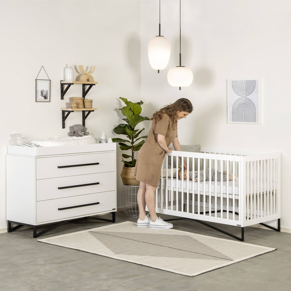 3-in-1 Convertible Crib White/Black Q126