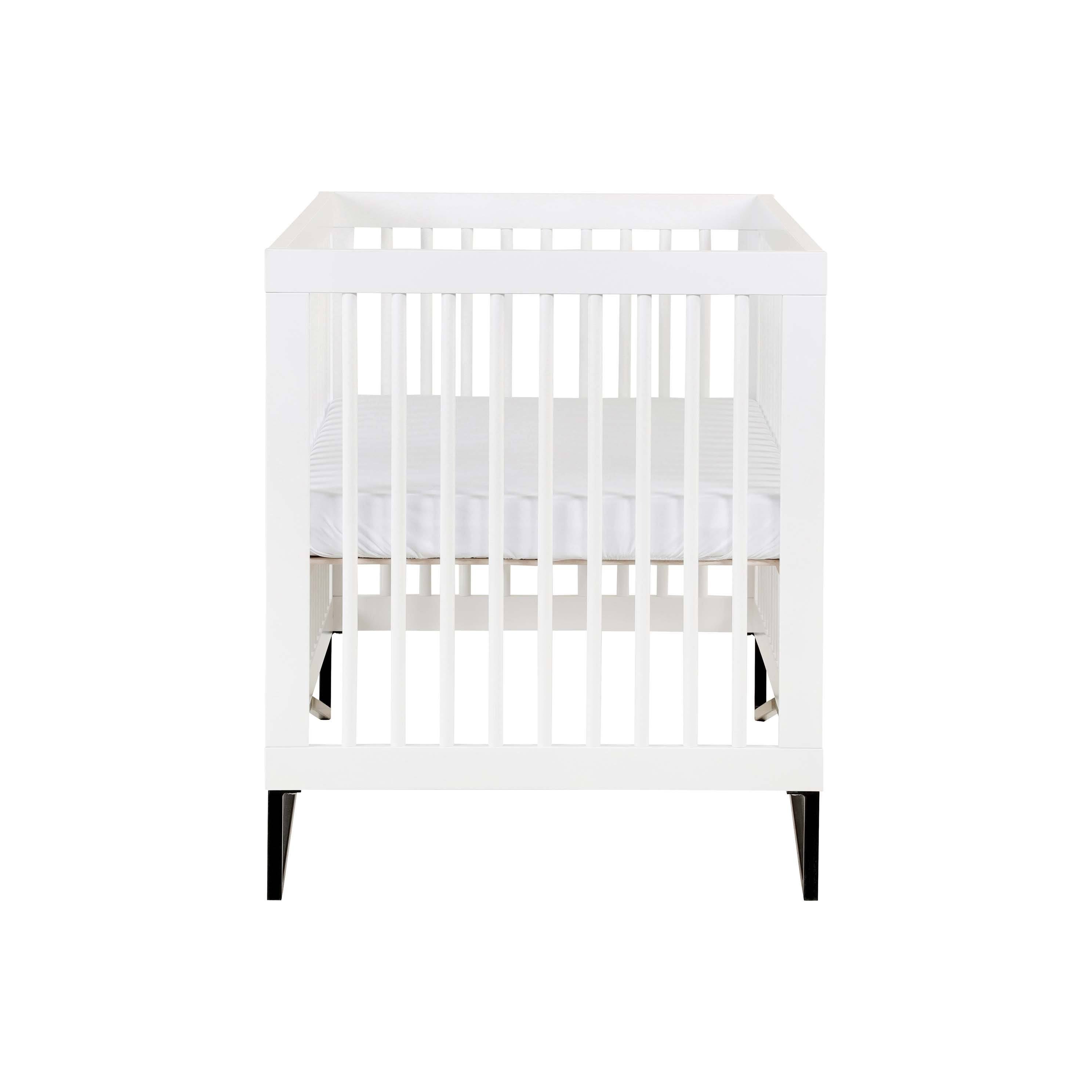3-in-1 Convertible Crib White/Black Q126